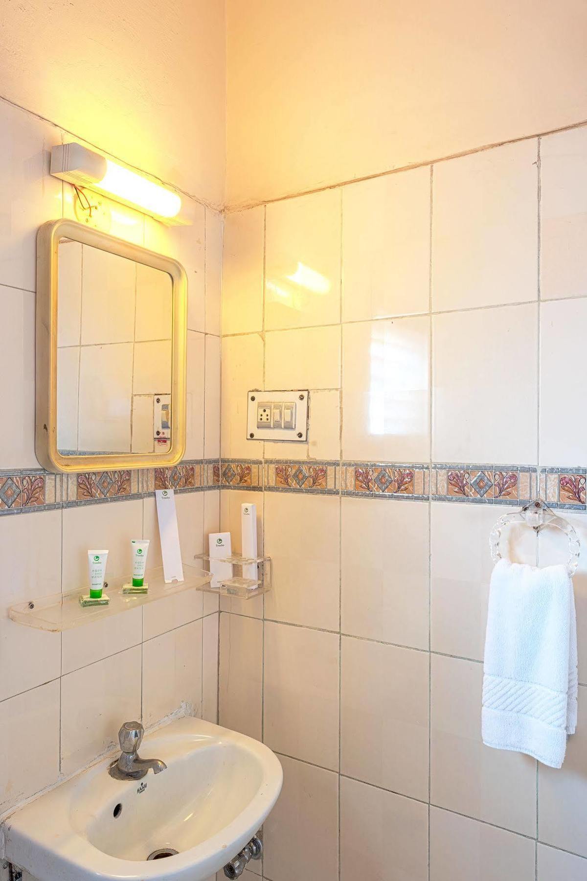 Hotel Saaket Residency Visakhapatnam Exteriör bild