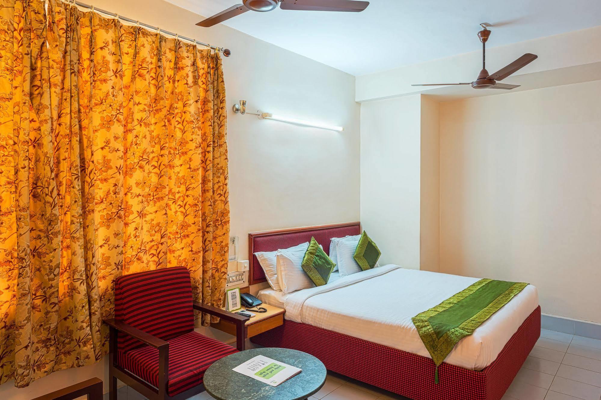 Hotel Saaket Residency Visakhapatnam Exteriör bild