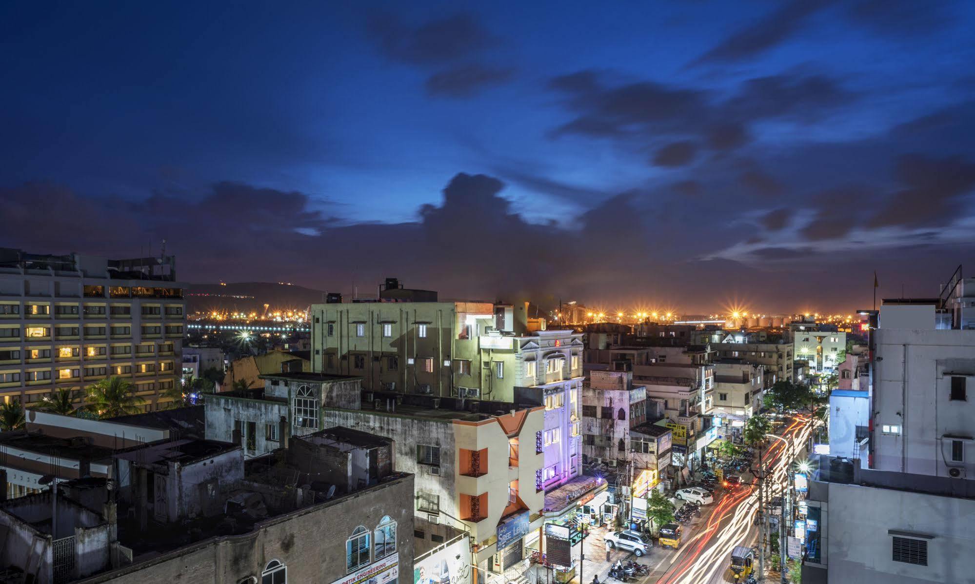Hotel Saaket Residency Visakhapatnam Exteriör bild