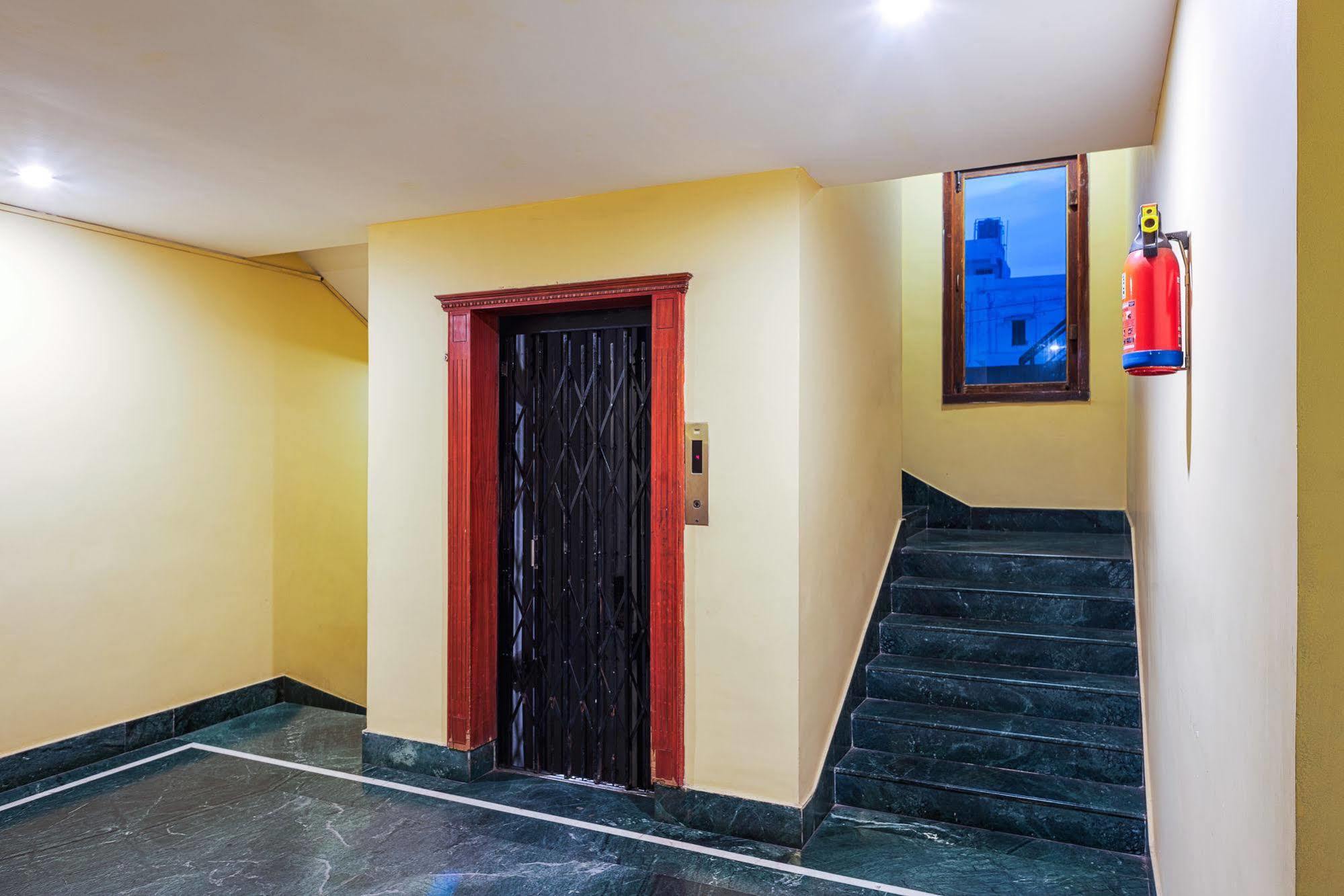 Hotel Saaket Residency Visakhapatnam Exteriör bild