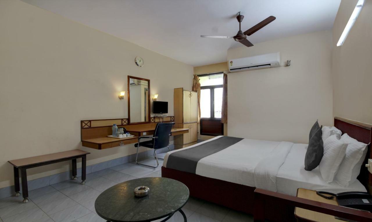Hotel Saaket Residency Visakhapatnam Exteriör bild