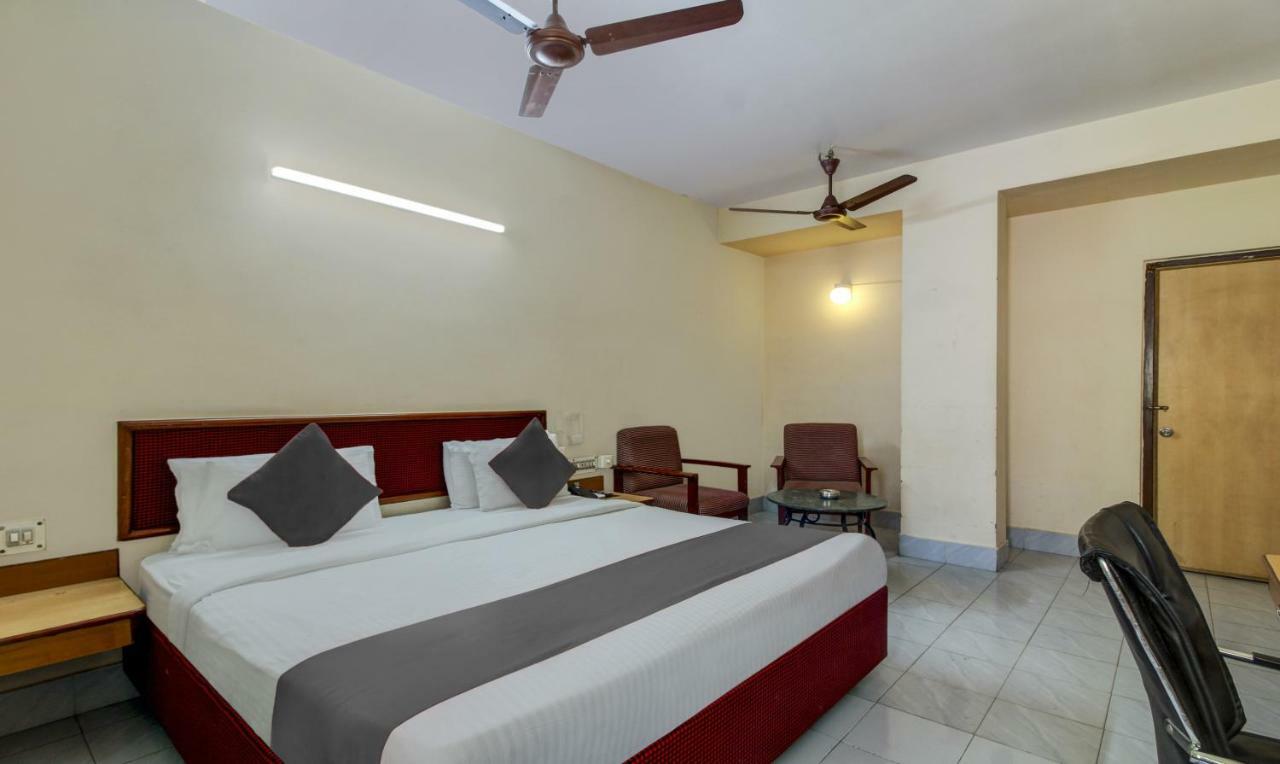 Hotel Saaket Residency Visakhapatnam Exteriör bild