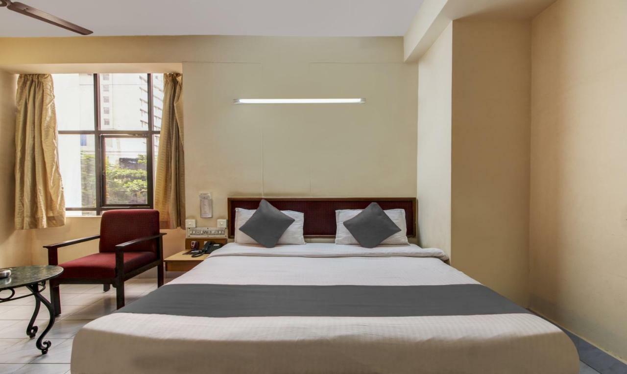 Hotel Saaket Residency Visakhapatnam Exteriör bild