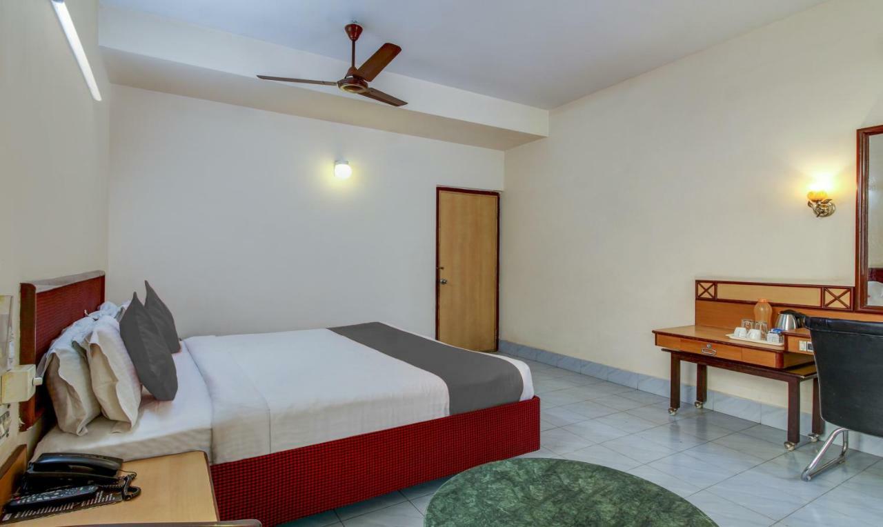 Hotel Saaket Residency Visakhapatnam Exteriör bild