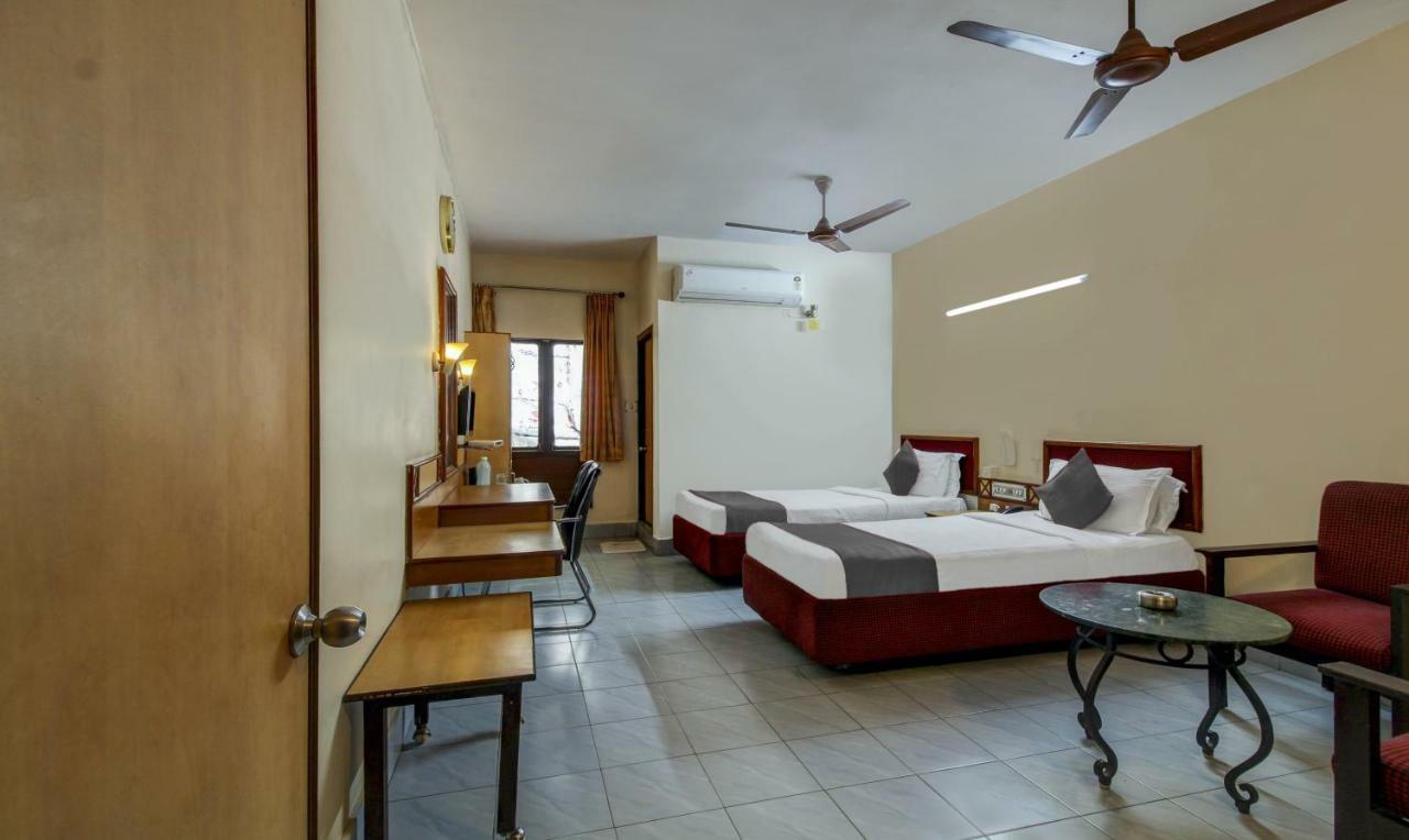 Hotel Saaket Residency Visakhapatnam Exteriör bild