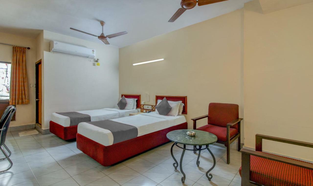 Hotel Saaket Residency Visakhapatnam Exteriör bild