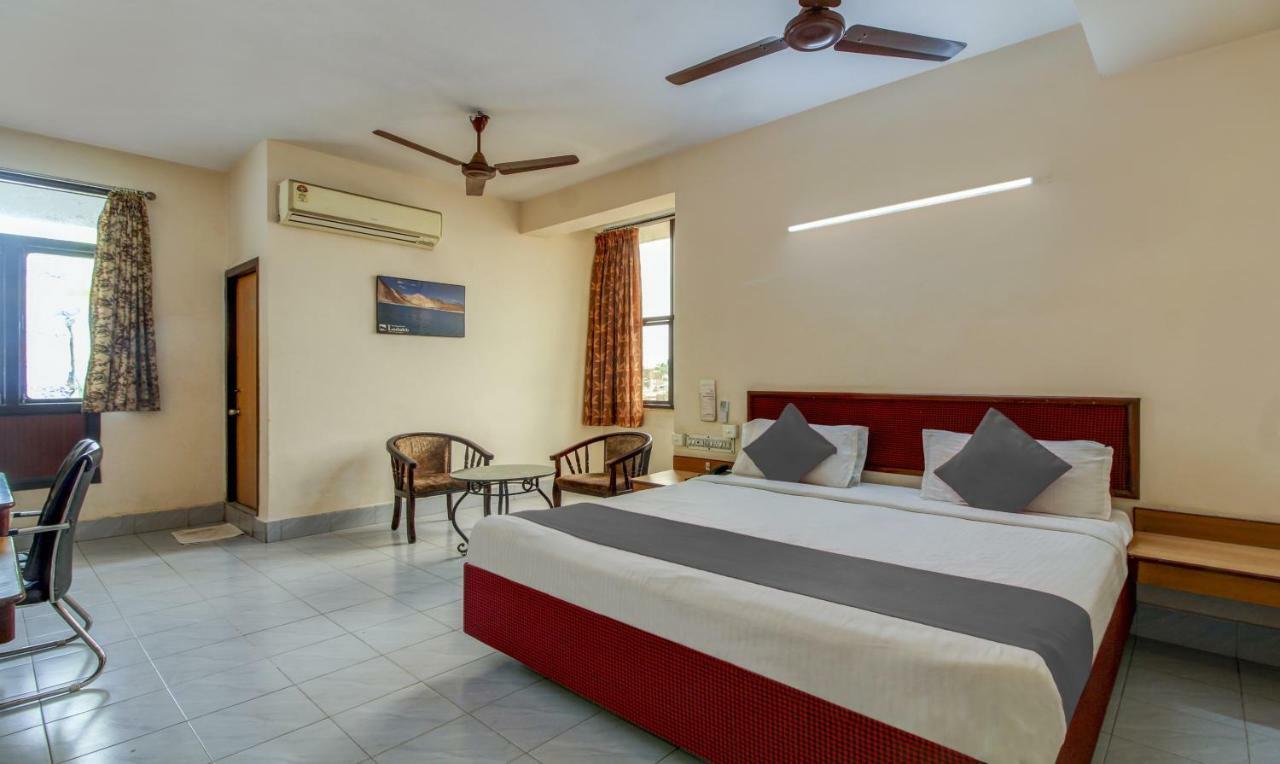 Hotel Saaket Residency Visakhapatnam Exteriör bild