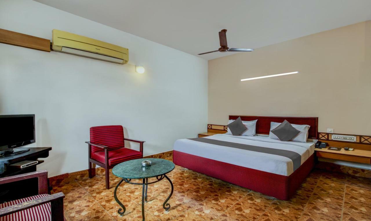 Hotel Saaket Residency Visakhapatnam Exteriör bild